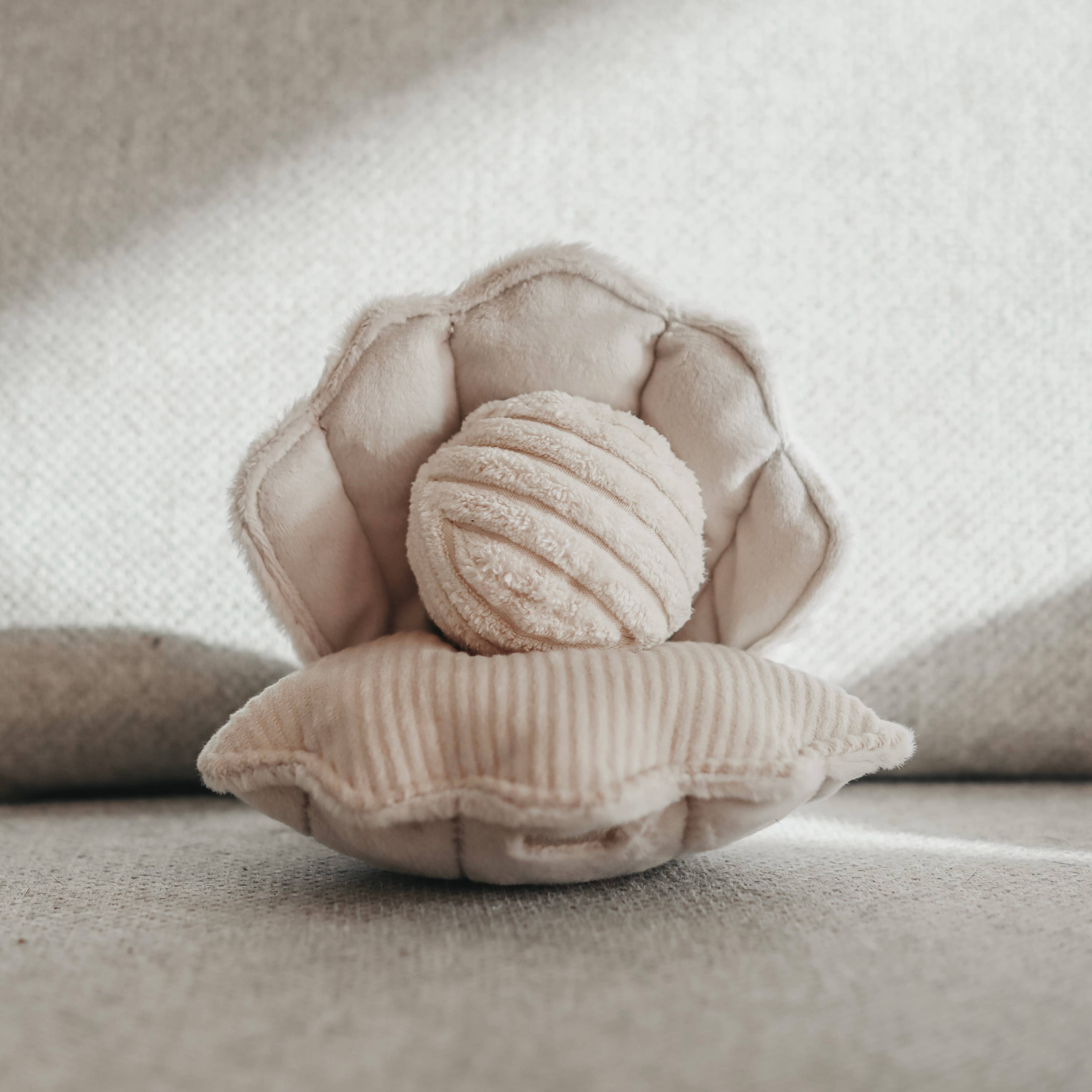 OYSTER POP // ENRICHMENT DOG TOY // Squeaky Ball - Crew LaLa