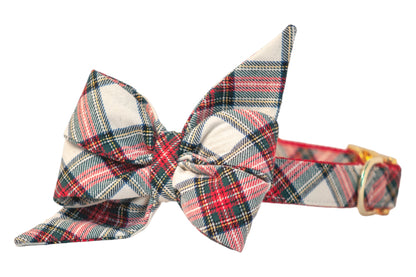 Go big on festive flair with this oversized plaid belle bow collar, featuring classic holiday hues like red, paired with luxe hardware for pets who love to stand out. 