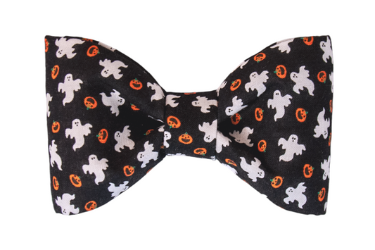 Halloween dog bow tie with a bold black background decorated with floating ghosts and smiling pumpkins. The spooky-yet-cute design brings classic Halloween vibes, making it perfect for October walks, pumpkin patch visits, or festive family photos.