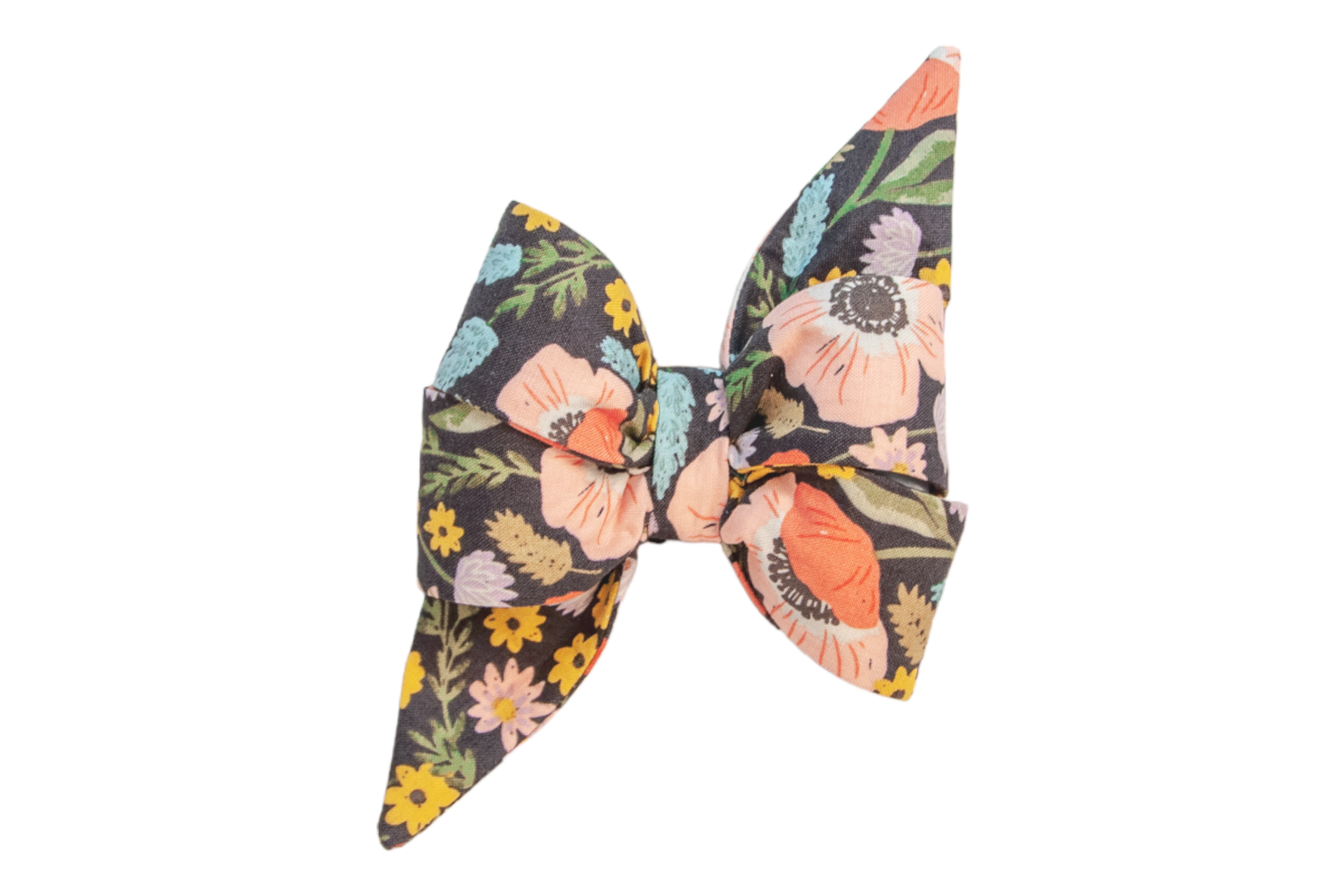 This oversized feminine belle bow pops against a dark background, decorated with cheerful florals—ideal for making your pup’s look bloom.