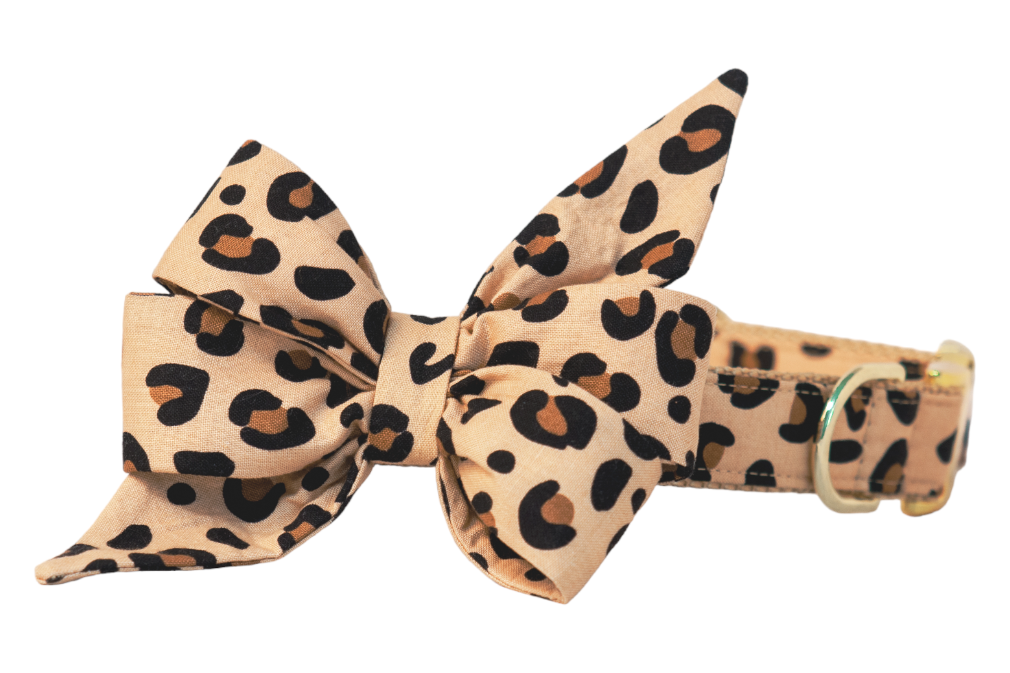 This elegant dog collar brings the drama with an oversized matching leopard-print belle bow, paired with a sturdy metal D-ring—designed for the pup who loves to be noticed.