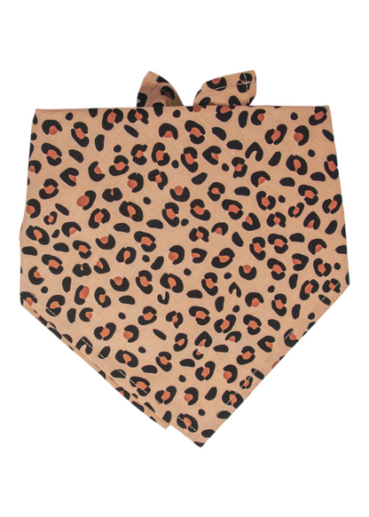 Your pup’s wild side just got a stylish upgrade—this bold leopard-print bandana is designed for easy tie-on wear and all-day comfort.