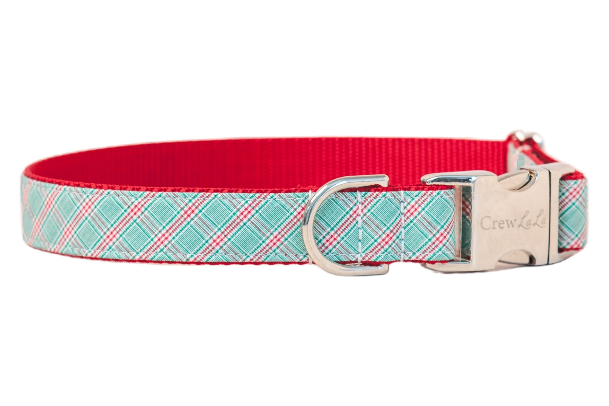 Holiday dog collar in green plaid, finished with a vivid interior and metal buckle and D-ring for a cheerful and secure seasonal accessory.