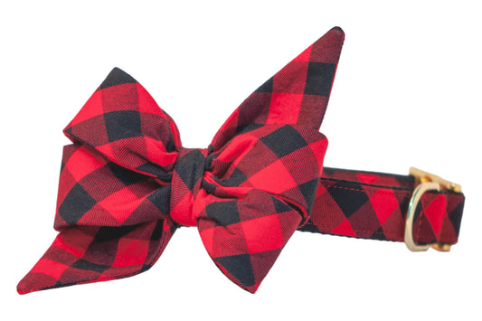 This eye-catching collar features a statement red and black checkered belle bow, polished hardware, and cozy fabric for rustic style that turns heads on every walk.