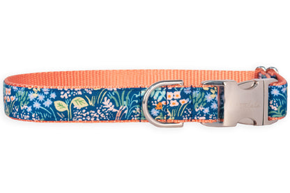 Stop and sniff the flowers! This vibrant collar features a lively floral print on navy with nylon lining and luxe hardware for a look that’s as cheerful as your pup.