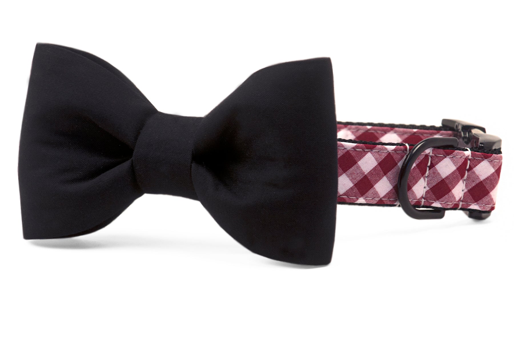 This classy bow tie dog collar combines a sleek black bow with a maroon buffalo check pattern, complete with durable black hardware. An elegant accessory for special occasions, game day, or everyday charm.